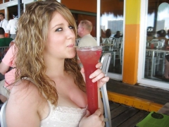 Beurette qui aime met le bite en cul