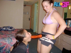 UK girlfriends show suck