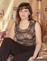 Mature brunette amateur posing