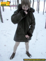 Winter outdoor pissing of blonde babe