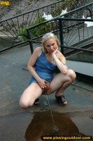 Park lake outdoor pissing