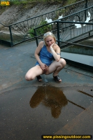 Park lake outdoor pissing