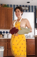 Mature hairy Leslie