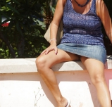 Humm in public
