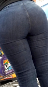 Latina Milf thin waist Nice fat BOOTY in jeans shopping!