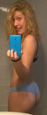 19 yo italian amateur whastapp selfies