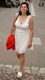 Mature ladies braless cleavage pokies