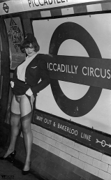 They are really hot and sexy women 2!! Retro pics!!!