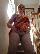 granny shows pussy