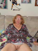 granny shows pussy