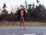 nat092 nu sous le manteau