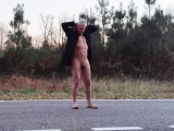 nat092 nu sous le manteau