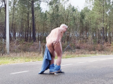 je me mets nu sur la route