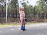 je me mets nu sur la route