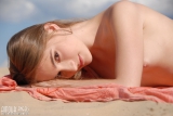 Teen shows her body