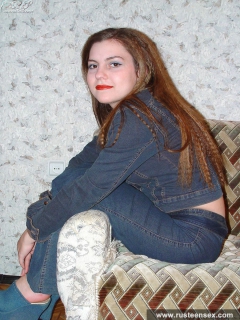 Teen redhead posing and showing shaved pussy - N