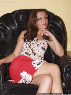 Pretty virgin in red - N