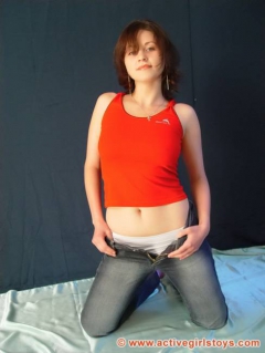 Teen wanks her slit - N