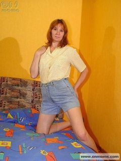 Hot mom in jeans - N