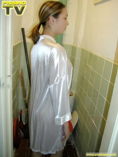 Pissing in an ugly toilet - N