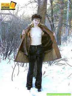 Nude girl peeing - N