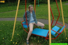 Play pissing - N