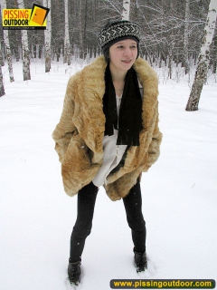 Winter outdoor pissing teen - N