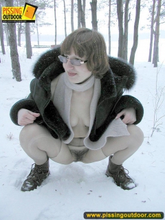 Winter outdoor pissing of blonde babe - N