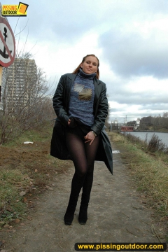 Outdoor pissing in leather jacket - N