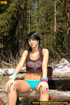 Outdoor pissing in summer forest - N
