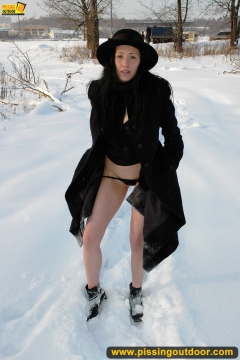 Teen brunette winter outdoor pissing - N