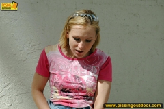 Outdoor pissing of teen girl cannot get into a house - N