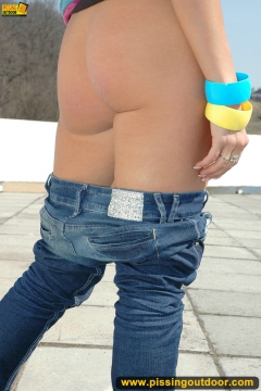 Outdoor pissing in the park open area - N