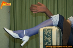 Pantyhose on hands and pussy - N