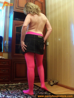 Magenta pantyhose play of blonde mom - N