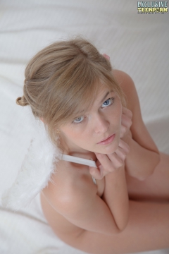 Lovely nude angel - N