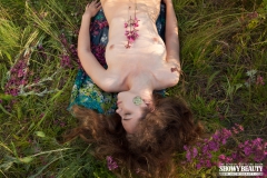 Girl shows her bush - N