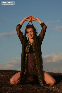 Delectable beauty - N