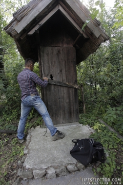 House in the Woods - N