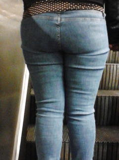 Public ass - N