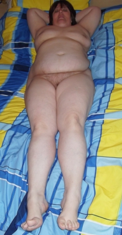 nackt im Bett - N