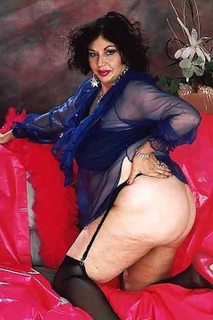 Elaine Everett (Bertha) - N