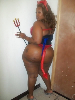 Very Curvy Women - N