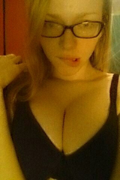 Teen blonde gets her knockers out - english busty girl share - N