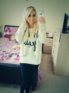 Teen blonde model wannabee - cute tata fan nude selfies - N