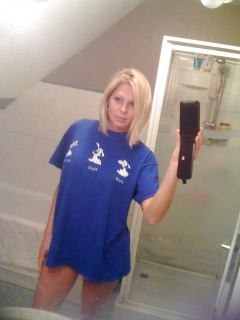 Blonde hot milf phone selfies - 30 something gym milf selfsh - N