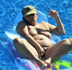 Pig in pool - N