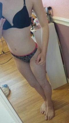 Very cute non-nude amateur british teen selfies - this lady - N