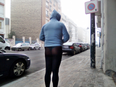 je joue les salopes dans les rues - N