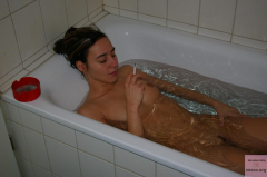 italian slut taking bath with lover from cesso.org - N